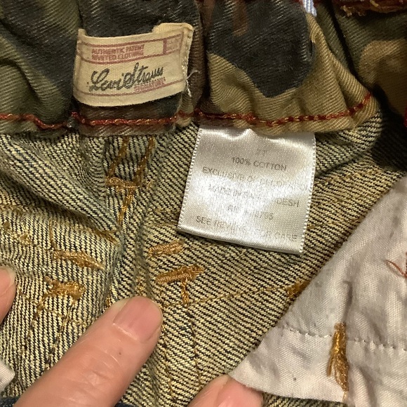 3/$20 Levi’s denim shorts 2T. Elastic adj in waist - Picture 4 of 12